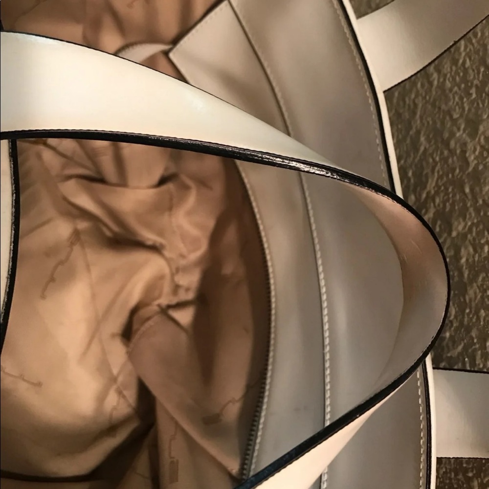 Innue Handbag - Picture 3 of 4